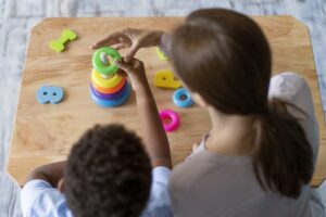 Activités Montessori pour réduire le stress chez les enfants